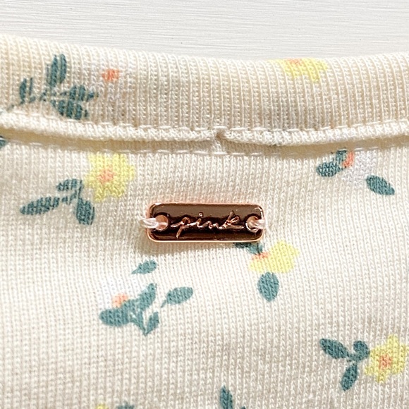 Closet Cleanout✨ VS PINK Floral Crop Top (Size L) - Picture 4 of 4